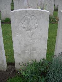 Etaples Military Cemetery - Clokey, J